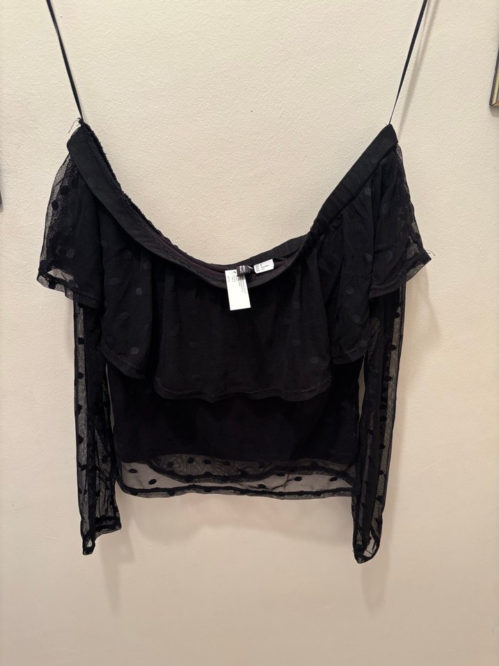 Siyah Omuzları Açık Fırfırlı Gotik Bluz - Görsel 2