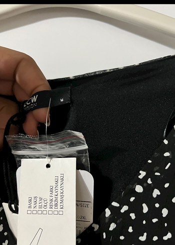 Puantiye Desenli Siyah Midi Elbise - Görsel 2