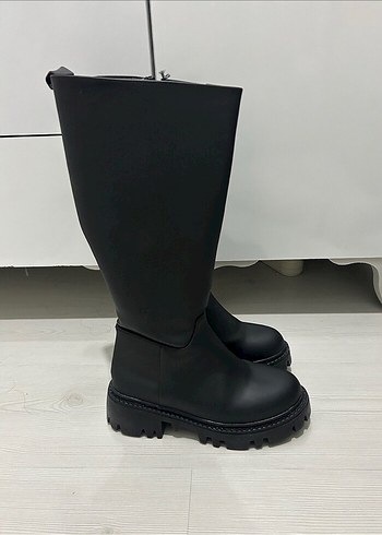 Siyah Tokalı Dizüstü Kadın Bot