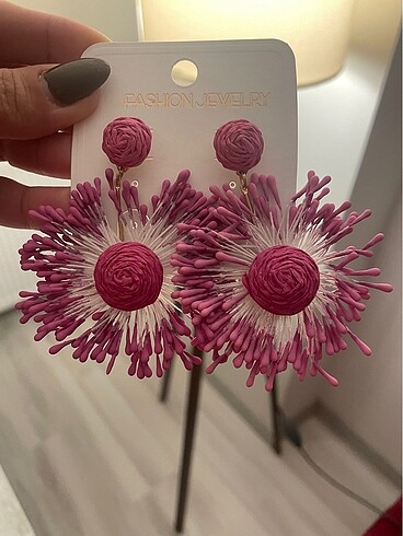 Pembe cicek küpe