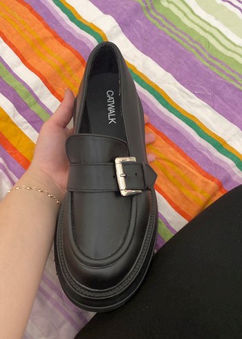 Catwalk Junkie Klasik Siyah Tokalı Kadın Loafer