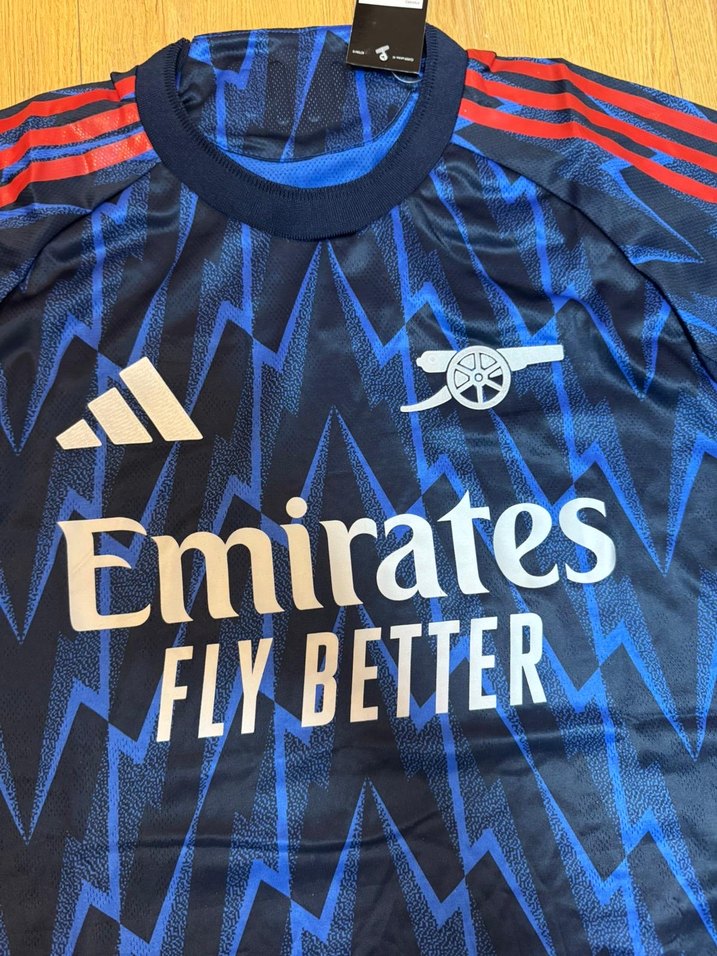 Arsenal 2025-26 Forma - Görsel 2