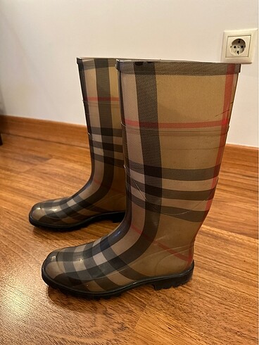 37 Beden çeşitli Renk Orjinal Burberry Çizme