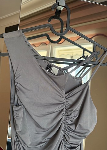 Gri büzgülü bluz - Görsel 4