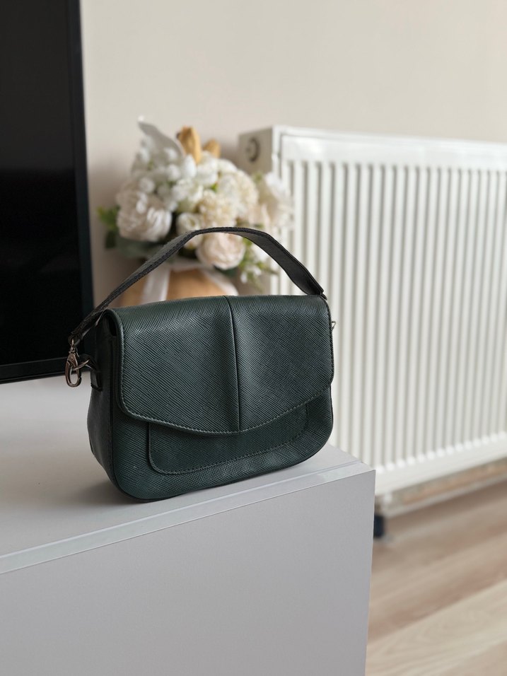 Koyu Yeşil Deri Tokalı Kadın Çanta - Görsel 3