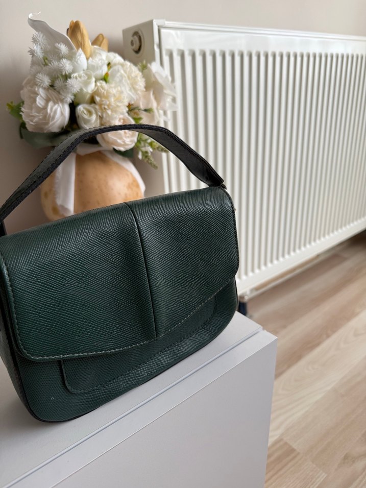 Koyu Yeşil Deri Tokalı Kadın Çanta - Görsel 2