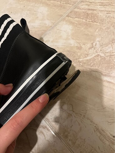 37 Beden siyah Renk siyah lastik detayli siyah deri bilekli sneakers ayakkabi