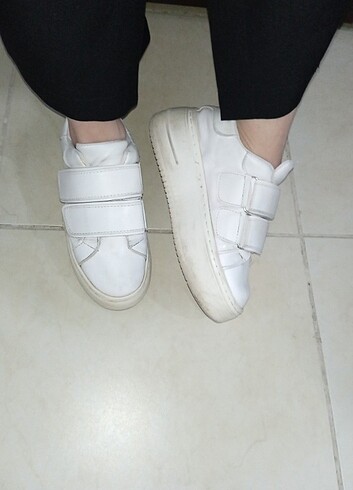 Yüksek taban beyaz sneaker