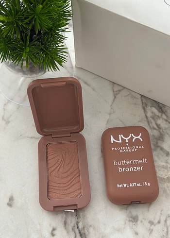 NYX Buttermelt Bronzer Açık Bej