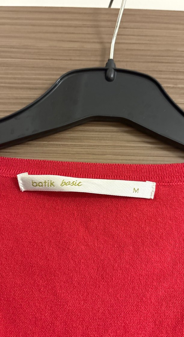 Kırmızı V Yaka Düğmeli Kadın Hırka - Görsel 2