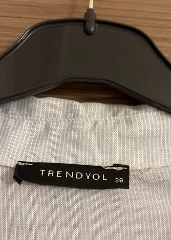 Fırfırlı Yaka Detaylı Açık Mavi Keten Gömlek - Görsel 4