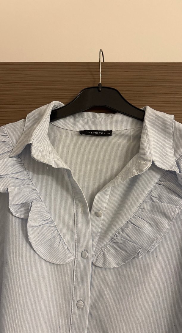 Fırfırlı Yaka Detaylı Açık Mavi Keten Gömlek - Görsel 3