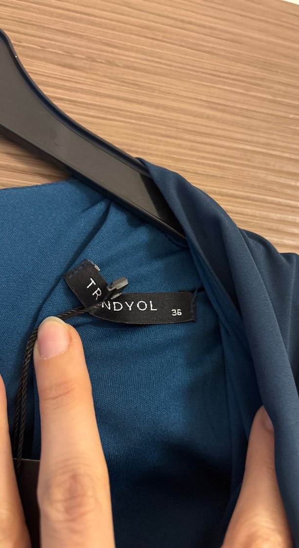 V yaka, uzun kollu, mavi elbise - Görsel 3