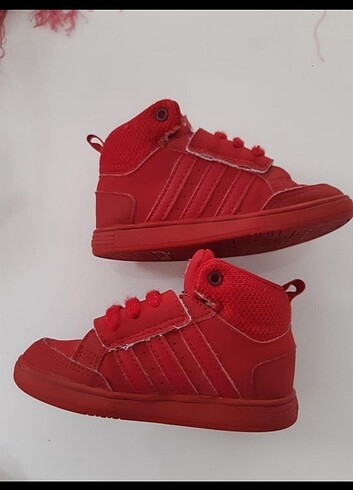 22 Beden Adidas 22 numara kırmızı 