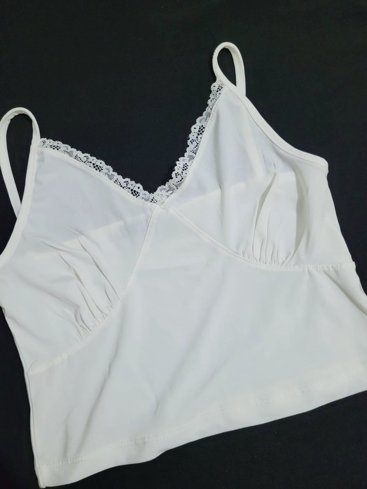 Dantel Detaylı Beyaz V Yaka Kadın Atlet - Görsel 3