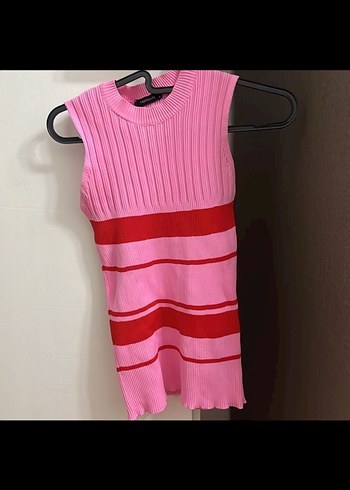 Pembe Çizgili Kolsuz Mini Triko Bluz