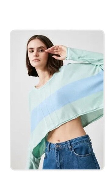 TRENDYOLMILLA CROP TRİKO