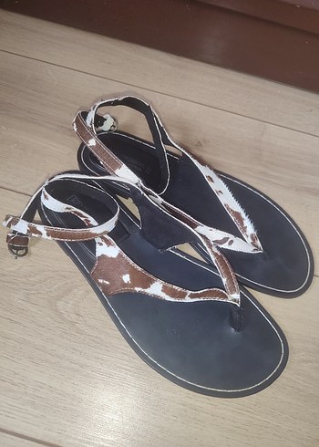 Kahverengi Deri Zebra Desenli Tokalı Kadın Sandalet - Görsel 3