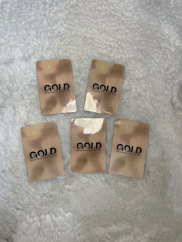 Itzy gold fanmade pc - Görsel 2