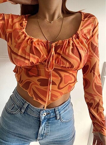 Asimetrik kesim crop bluz