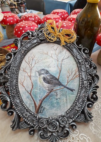 Gri Vintage Çiçekli Oval Çerçeve