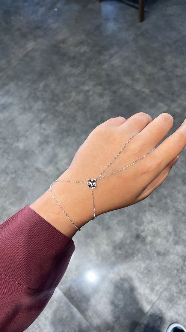 Van Cleef Yonca Şahmeran Desenli Zincir Detaylı Kadın - Görsel 3