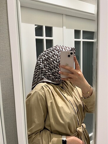 Beden Dior Eşarp