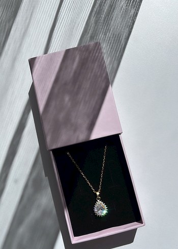 Baget Taşlı Gold Renkli Zincir Detaylı Midi Kolye
