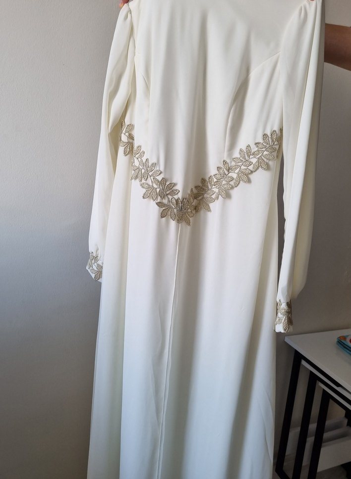 Tesettür Krem Şifon Elbise ve mor elbise - Görsel 2