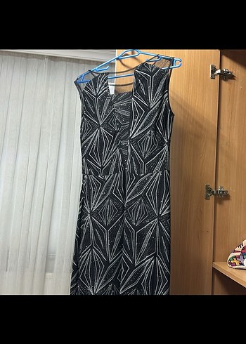 Siyah Payetli V Yaka Midi Elbise bir kez giyildi - Görsel 2