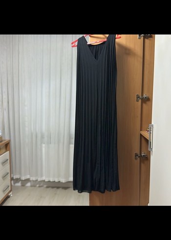 Siyah Pilili Uzun Kolsuz Elbise iki kez giyildi - Görsel 2