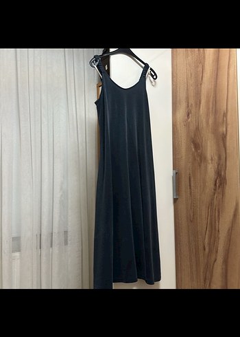 Siyah V Yaka Uzun Askılı Kadın Elbise 2 kere giyildi - Görsel 3