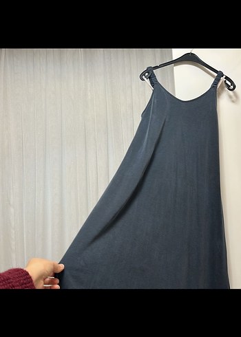 Siyah V Yaka Uzun Askılı Kadın Elbise 2 kere giyildi - Görsel 2