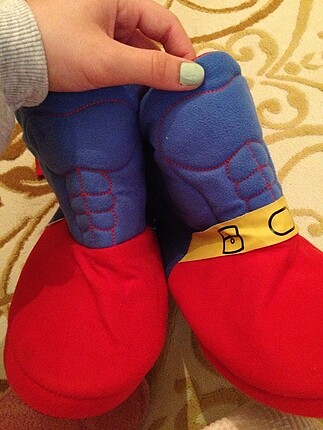 Süpermen pelerinli Çocuk ayakkabısı terliği peluşu
