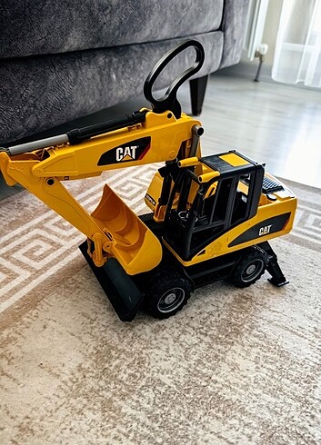 Bruder - Caterpillar Tekerlekli Ekskavatör Ölçekli Model 