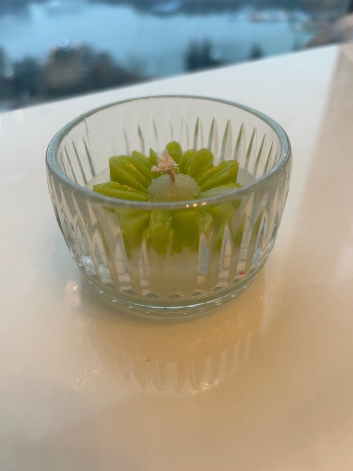 Yeşil Çiçek Figürlü Mum - Görsel 2