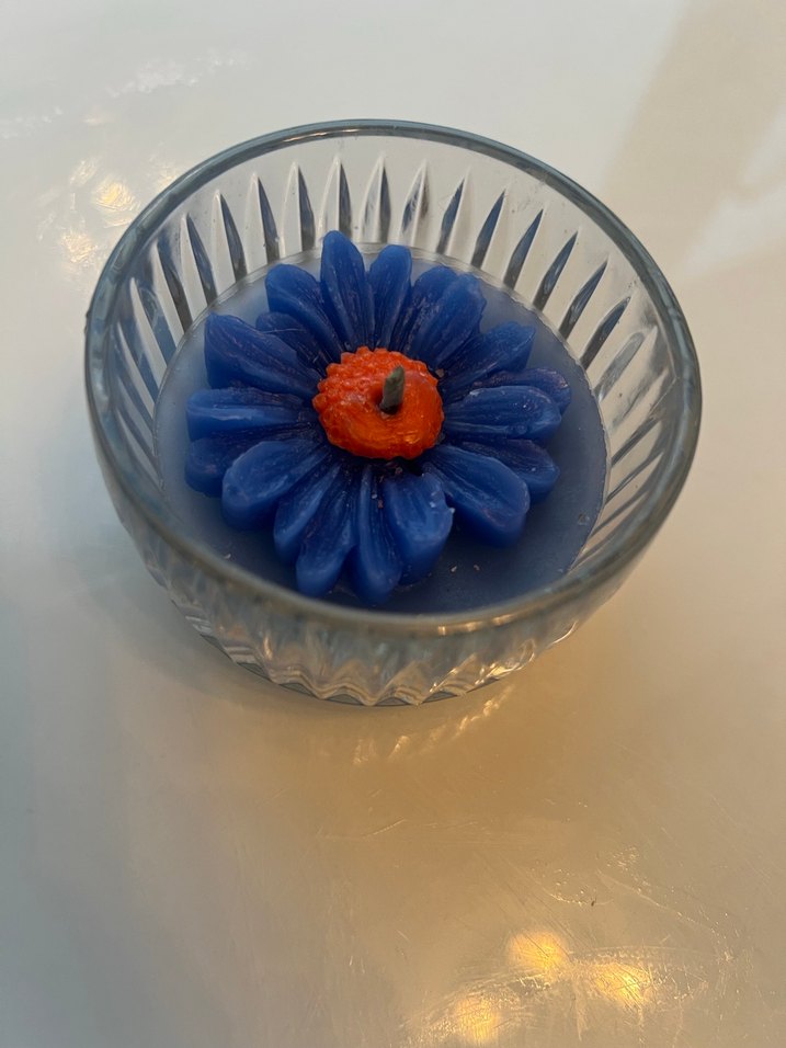 Renkli Mavi Çiçek Tasarımlı Mum - Görsel 2