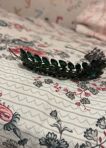 Yeşil Pul Detaylı taç toka - Görsel 3