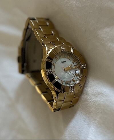 GUESS SAAT