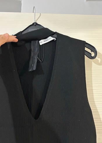 Siyah V Yaka Kolsuz ZARA - Görsel 2