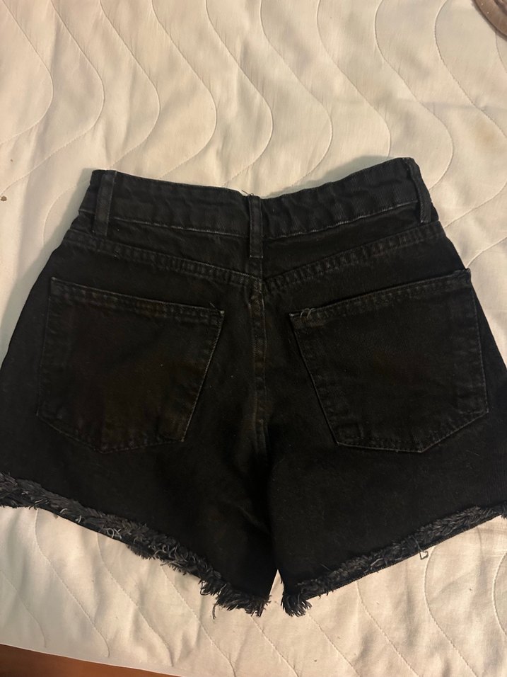 Trendyolmilla Siyah Yırtık Yüksek Bel Mini Denim Şort - Görsel 3