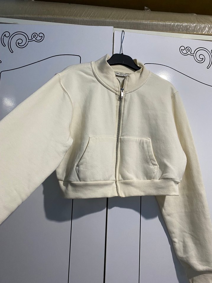 Ekru Fermuarlı Crop Sweatshirt — görsel 2/6
