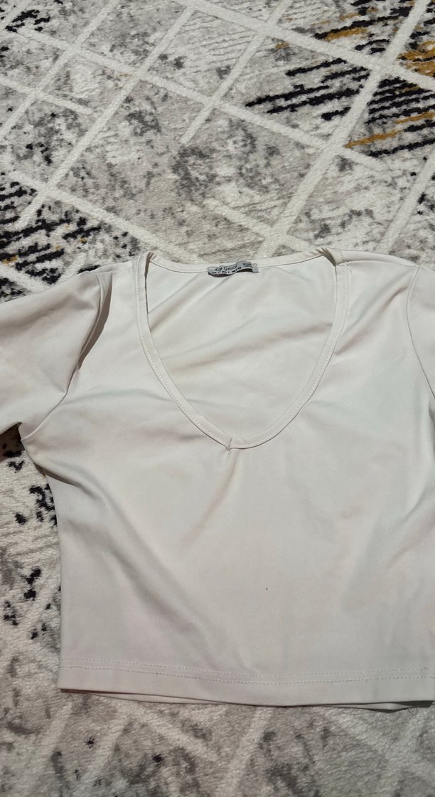 V Yaka Bej Kadın Crop Top - Görsel 2