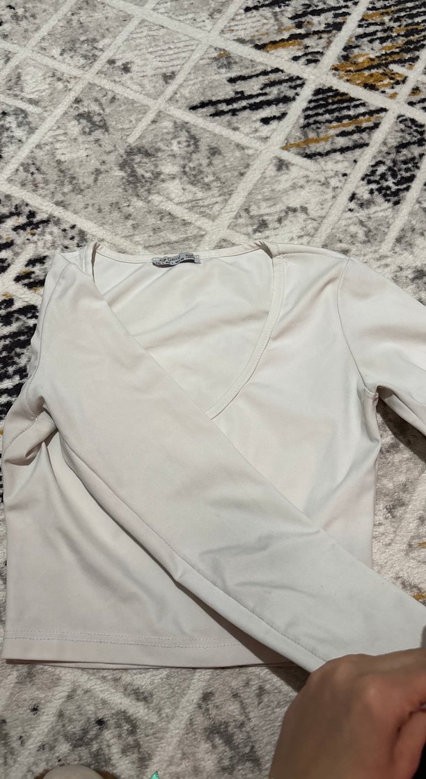 V Yaka Bej Kadın Crop Top - Görsel 3