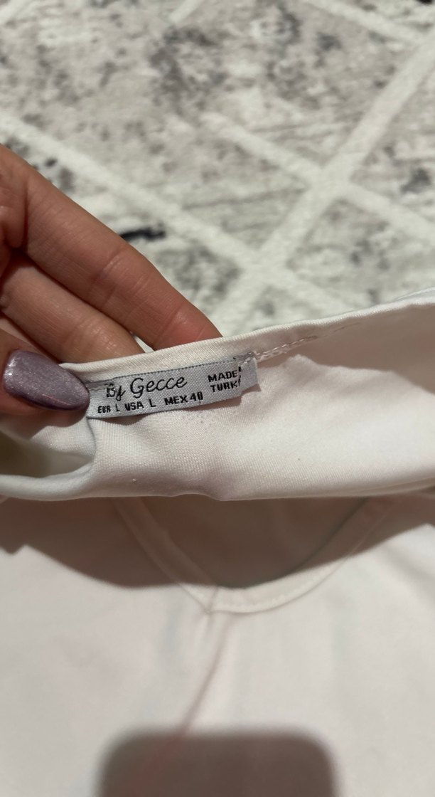 V Yaka Bej Kadın Crop Top - Görsel 4