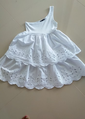 Kız Çocuk Beyaz Fırfırlı Nakışlı Elbise - Görsel 2