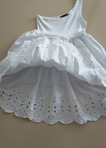 Kız Çocuk Beyaz Fırfırlı Nakışlı Elbise - Görsel 6