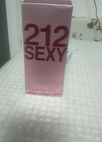Carolina Herrera 212 Sexy Kadın Parfümü 100 ml - Görsel 2