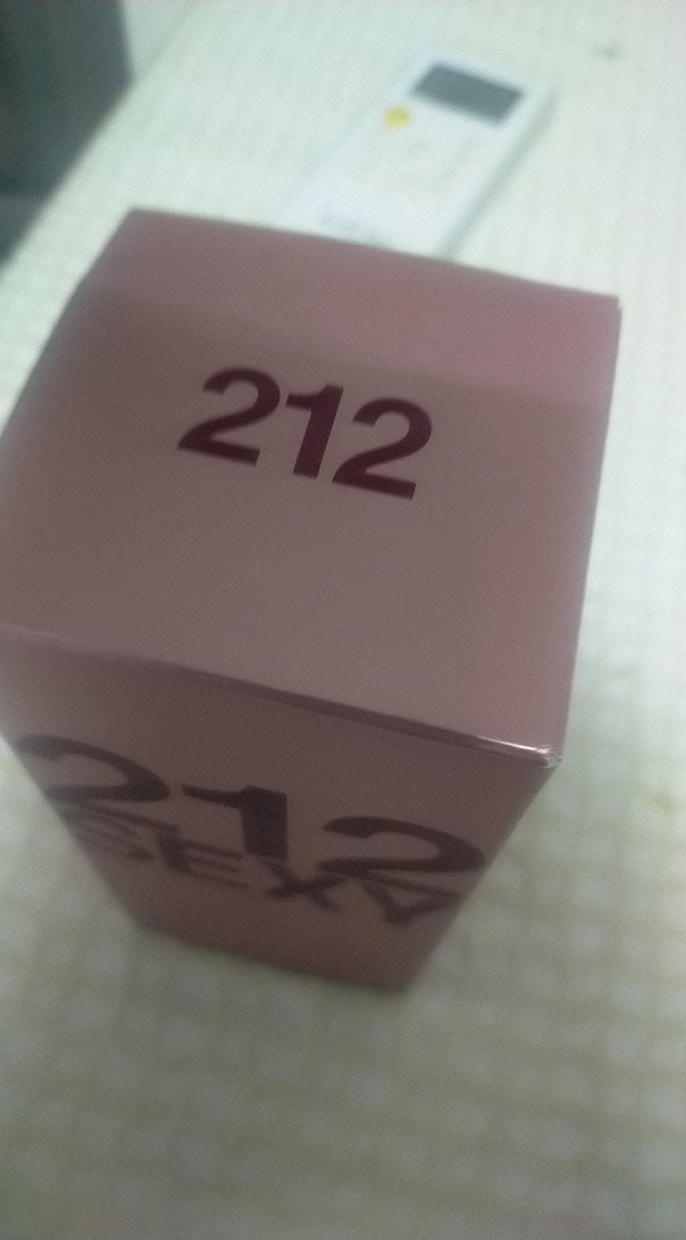 Carolina Herrera 212 Sexy Kadın Parfümü 100 ml - Görsel 3