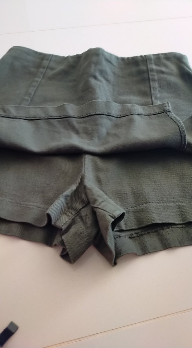 Düğmeli Keten Midi Şortu - Görsel 4